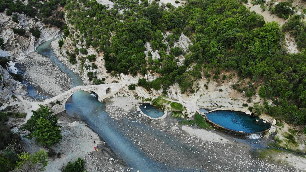 Bënja thermal springs