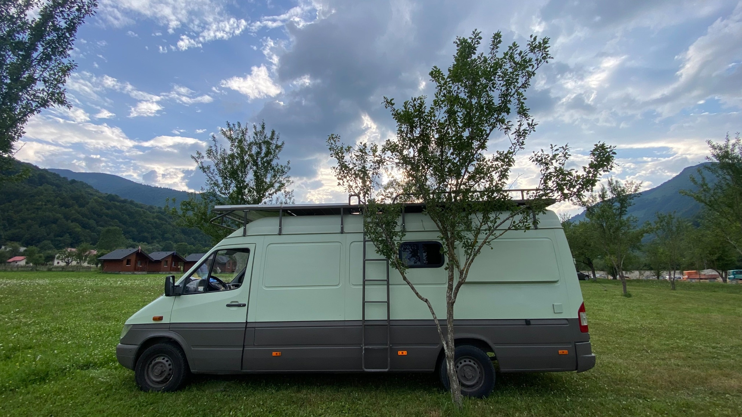 Carousel van image 3