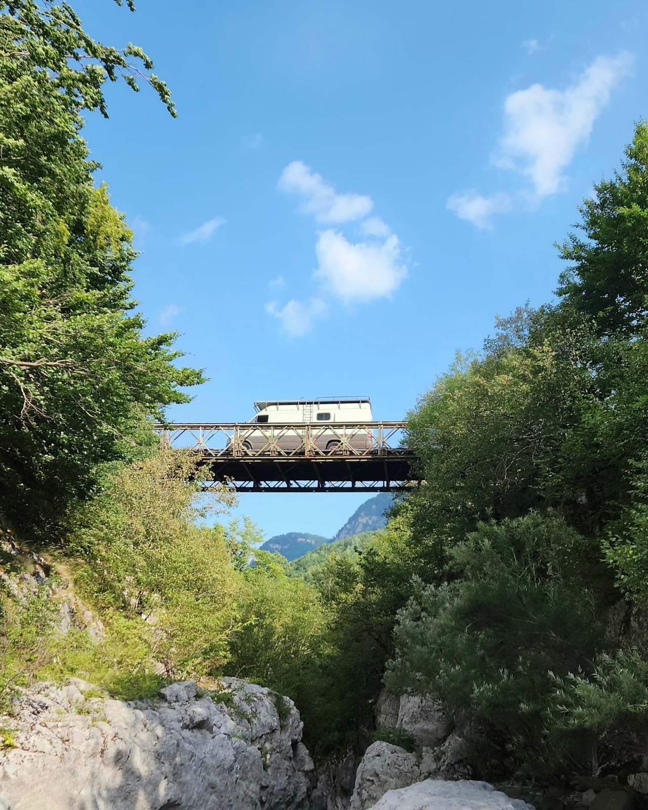 Carousel van image 9