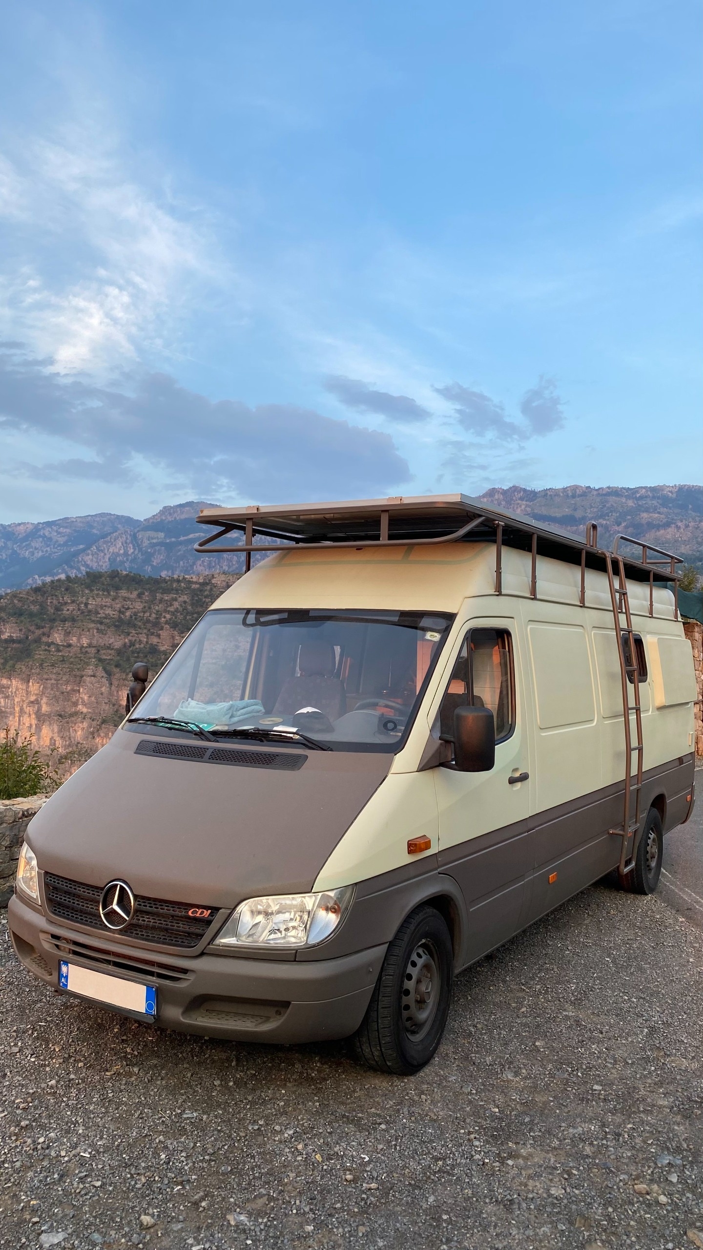 Carousel van image 7