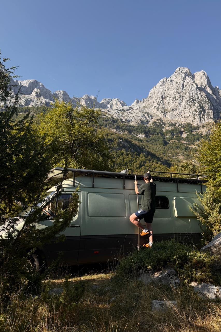 Carousel van image 2