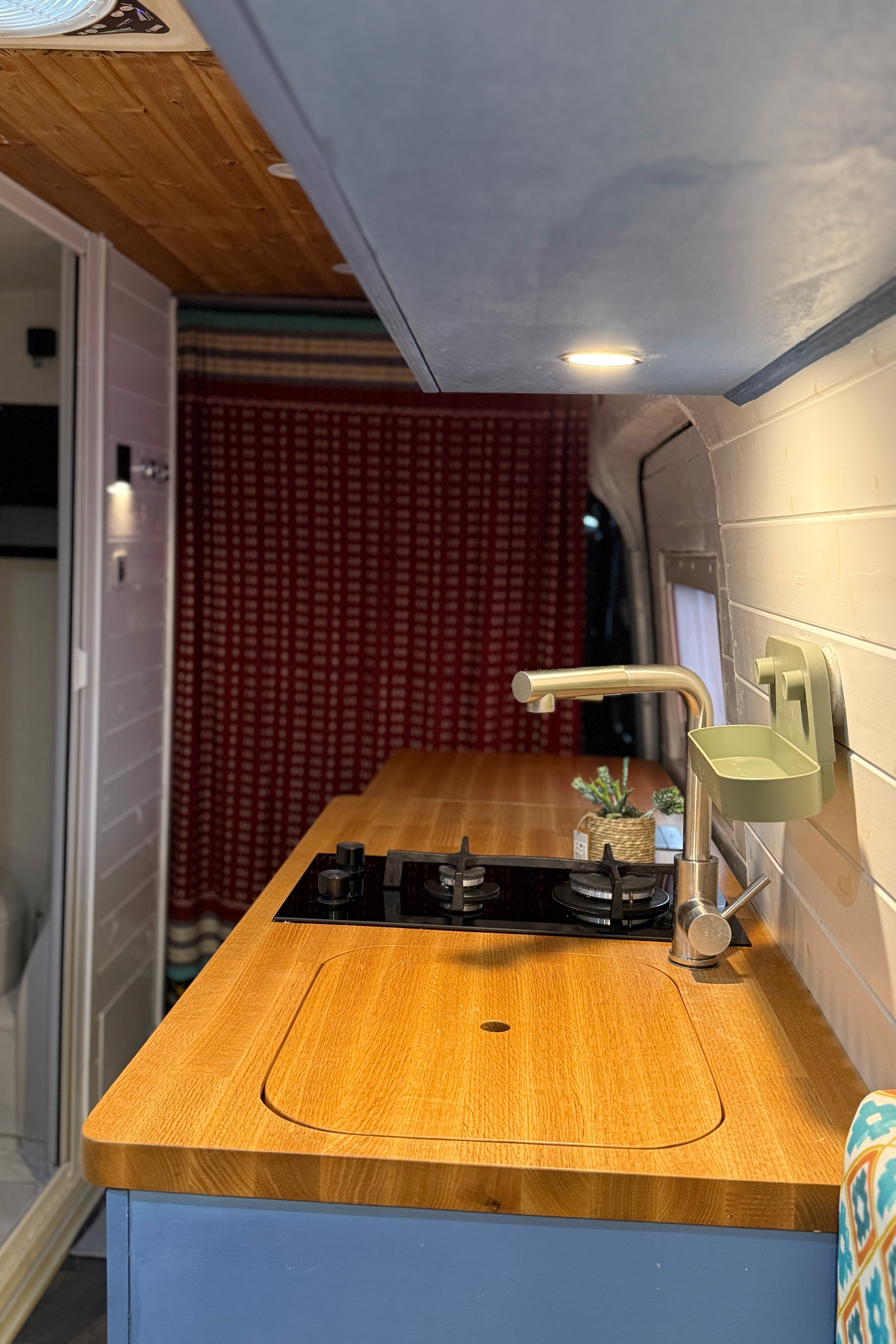 Carousel van image 3