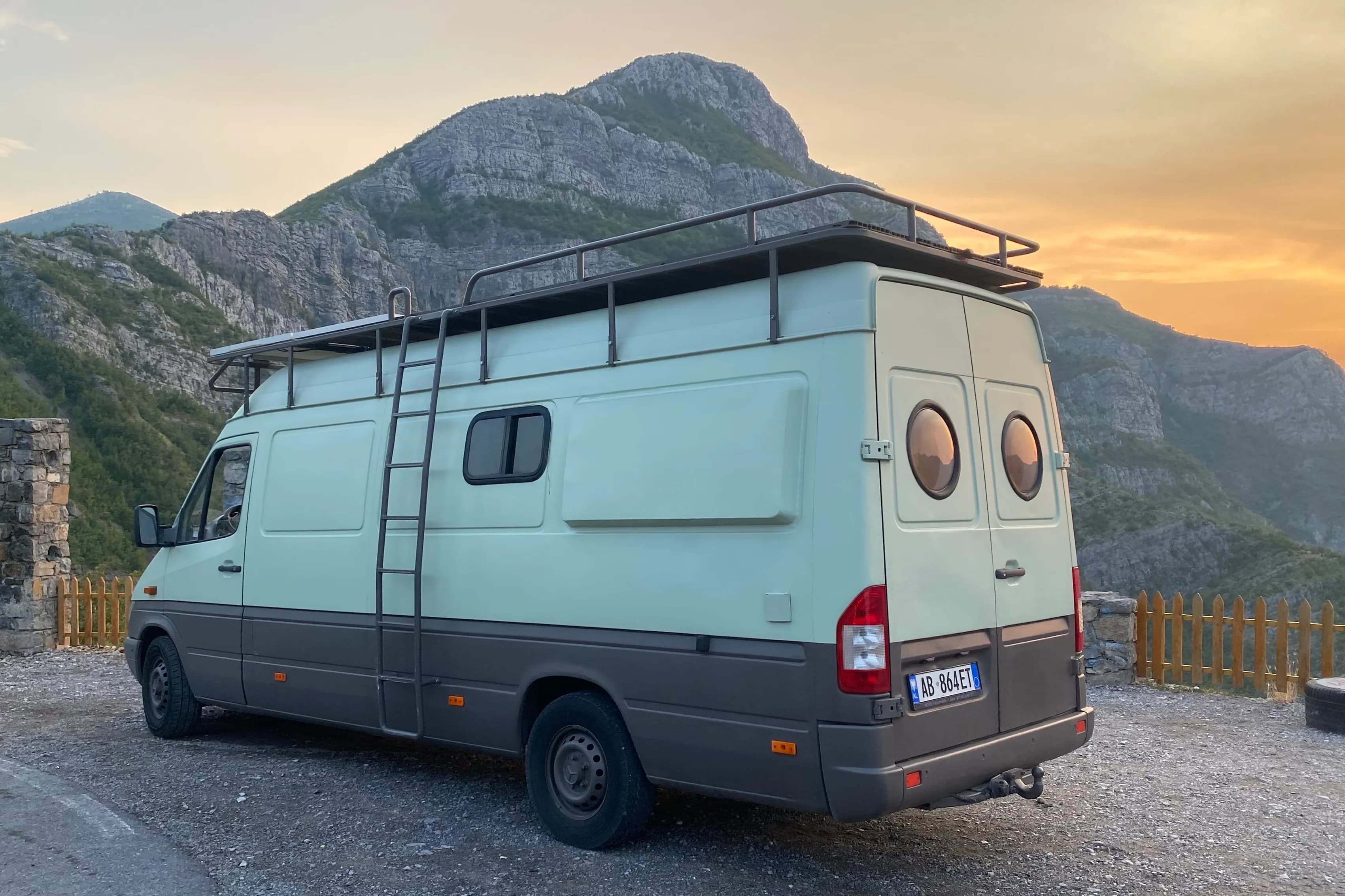 summary van image