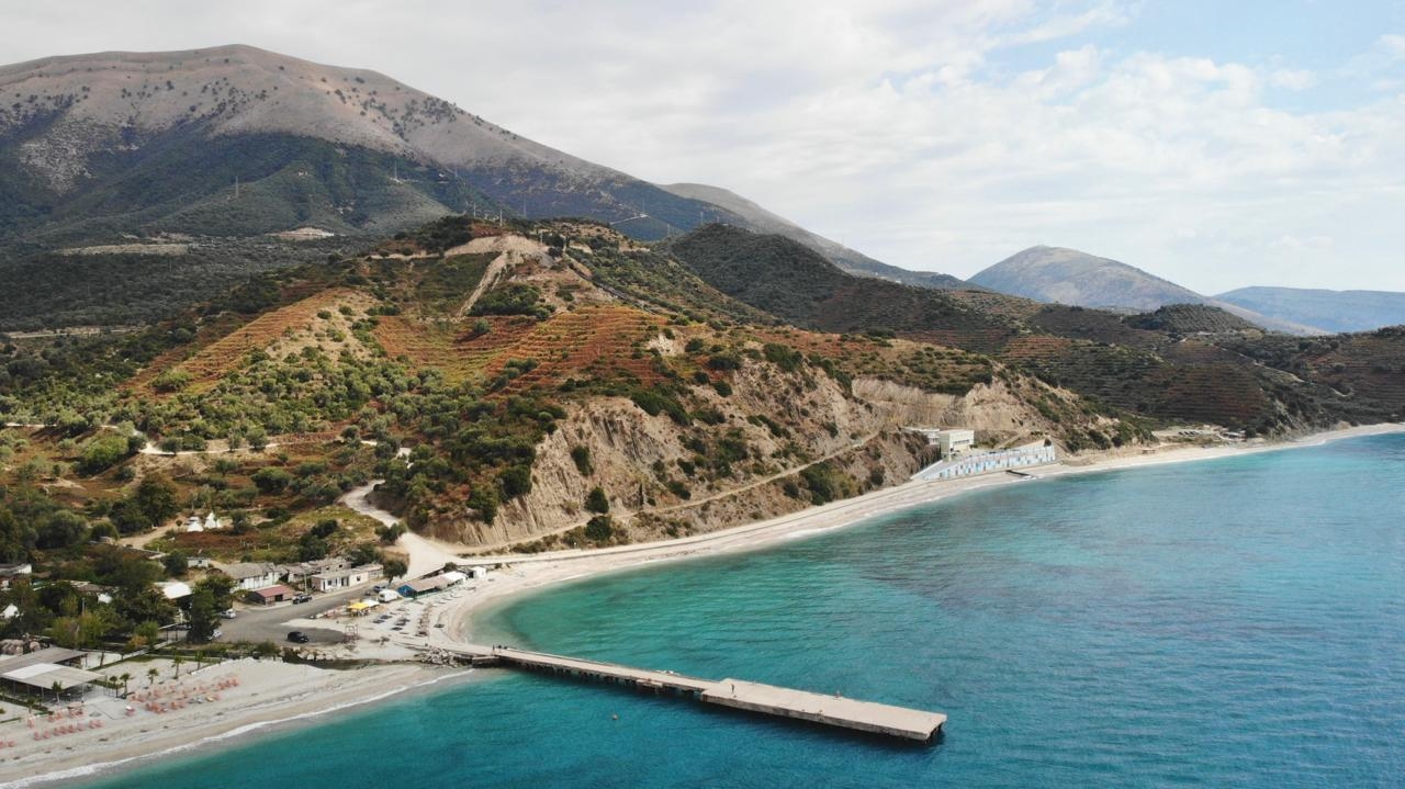 Paesaggio della costa marina di Bunec